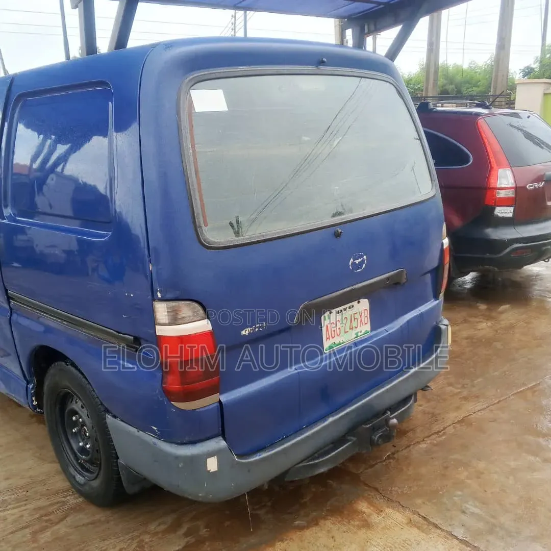 Toyota HiAce 2002 Blue