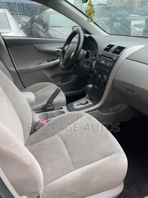 Toyota Corolla 2010 Silver