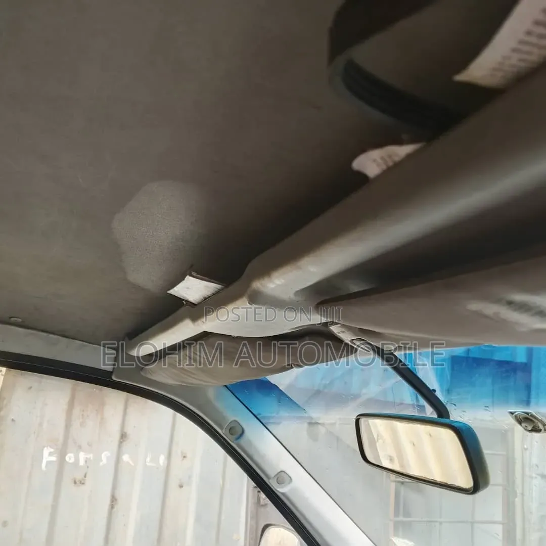 Toyota HiAce 2002 Blue