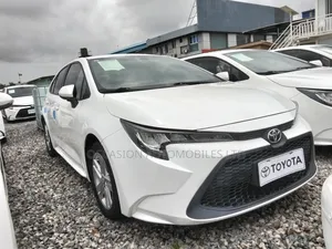 Toyota Corolla 2023 Off white