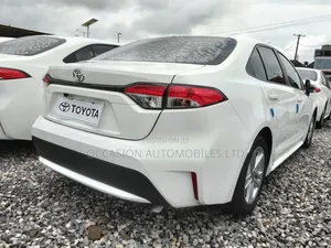 Toyota Corolla 2023 Off white