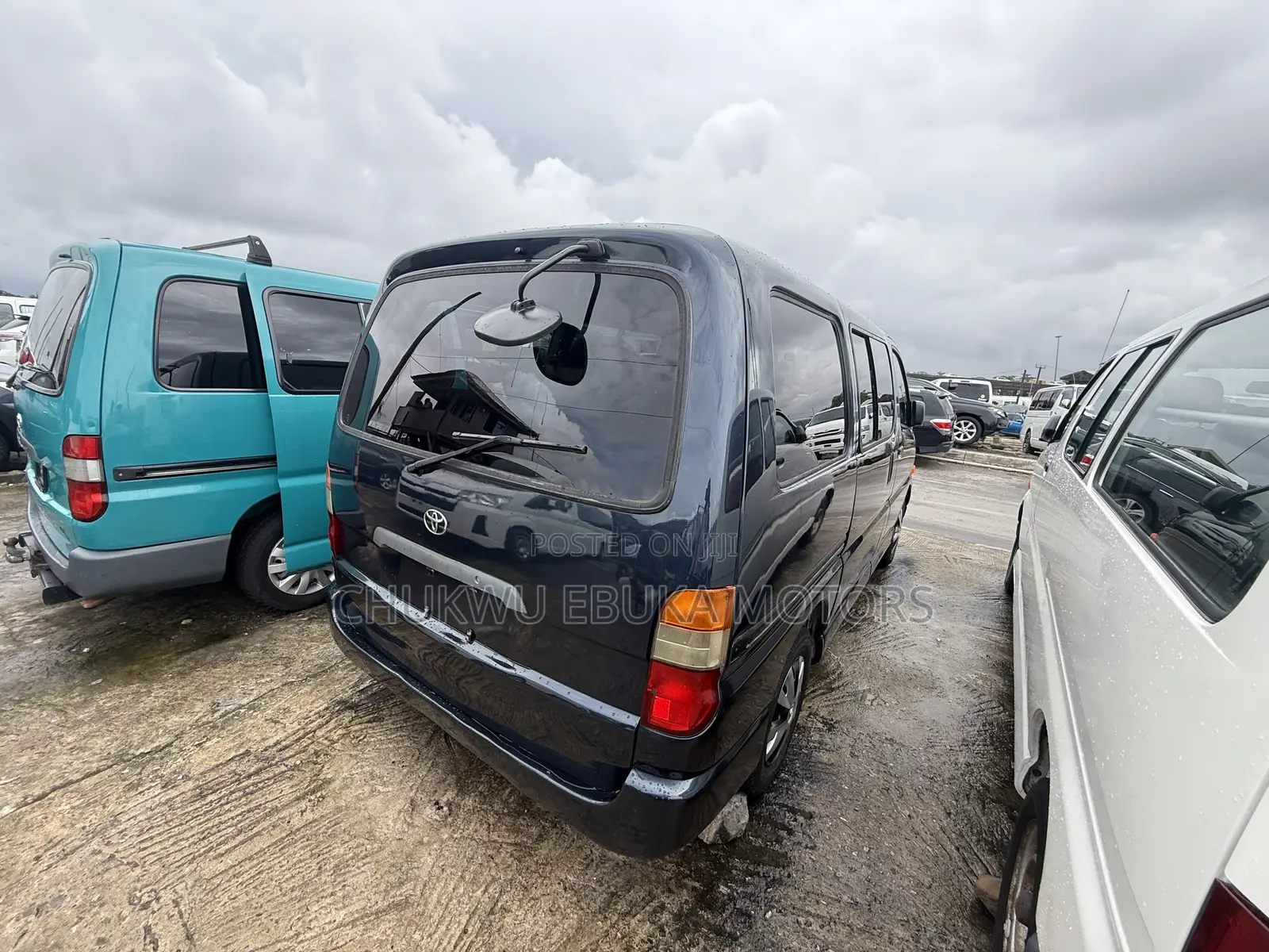 Toyota HiAce 2014 Blue