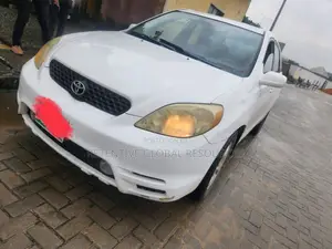Toyota Matrix 2004 White