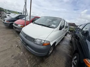 Toyota HiAce 2006 White
