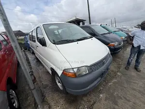 Toyota HiAce 2006 White