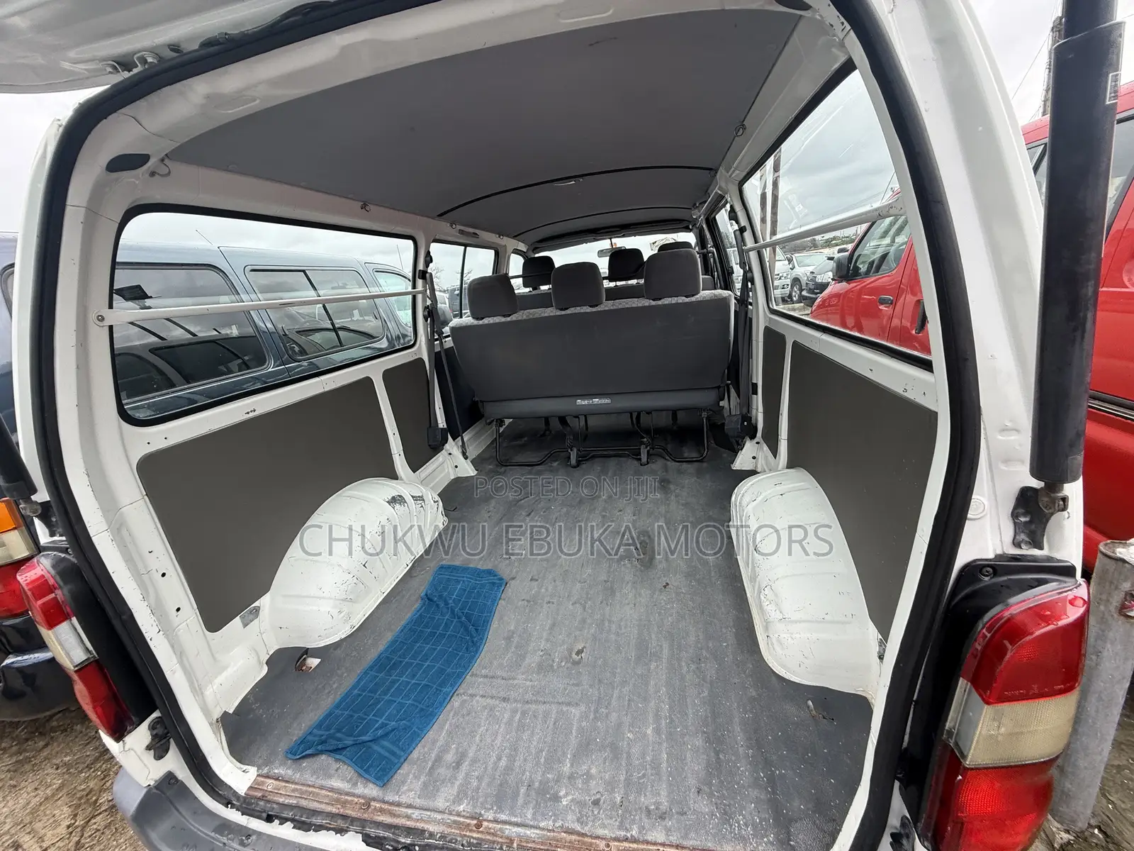 Toyota HiAce 2006 White