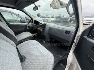 Toyota HiAce 2006 White