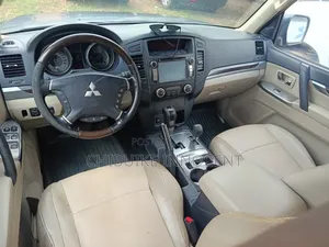 Mitsubishi Pajero 2012