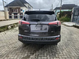 Toyota RAV4 LE FWD (2.5L 4cyl 6A) 2017 Gray