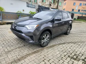 Toyota RAV4 LE FWD (2.5L 4cyl 6A) 2017 Gray