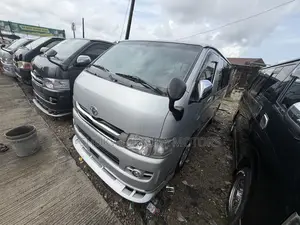 Toyota HiAce 2010 Silver