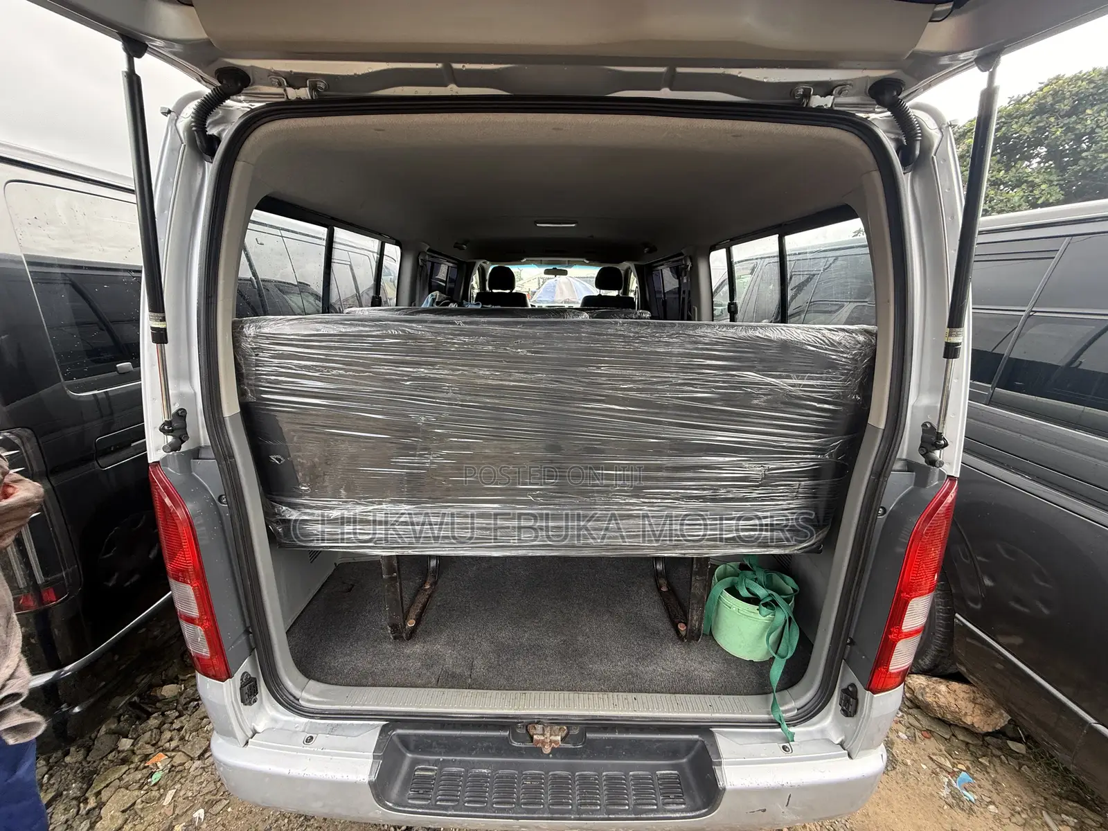 Toyota HiAce 2010 Silver