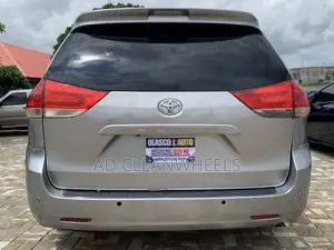 Toyota Sienna 7 Passenger 2011 Silver
