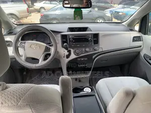 Toyota Sienna 7 Passenger 2011 Silver