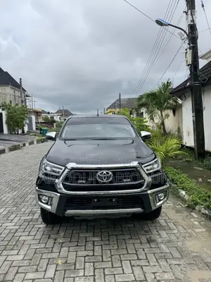 Toyota Hilux 2024 Black