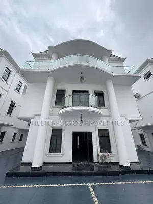 4bdrm Duplex in Banana Island for sale
