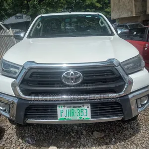 Toyota Hilux 2020 White