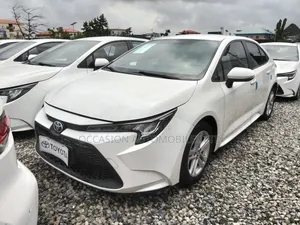Toyota Corolla 2022 Off white