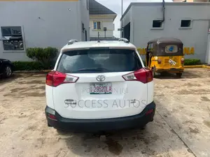 Toyota RAV4 LE AWD (2.5L 4cyl 6A) 2013 White