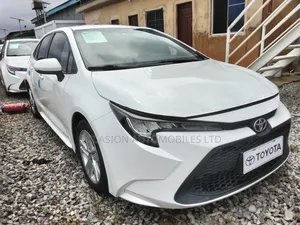 Toyota Corolla 2022 Off white