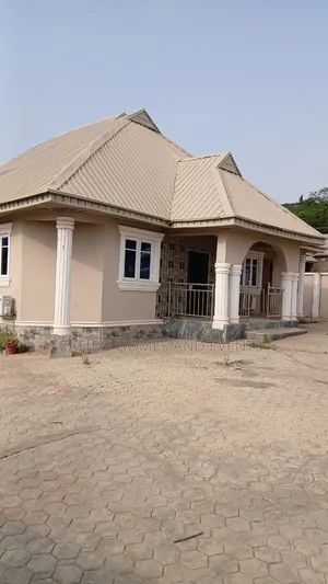 4bdrm Bungalow in Amoje Ayegun Along for sale