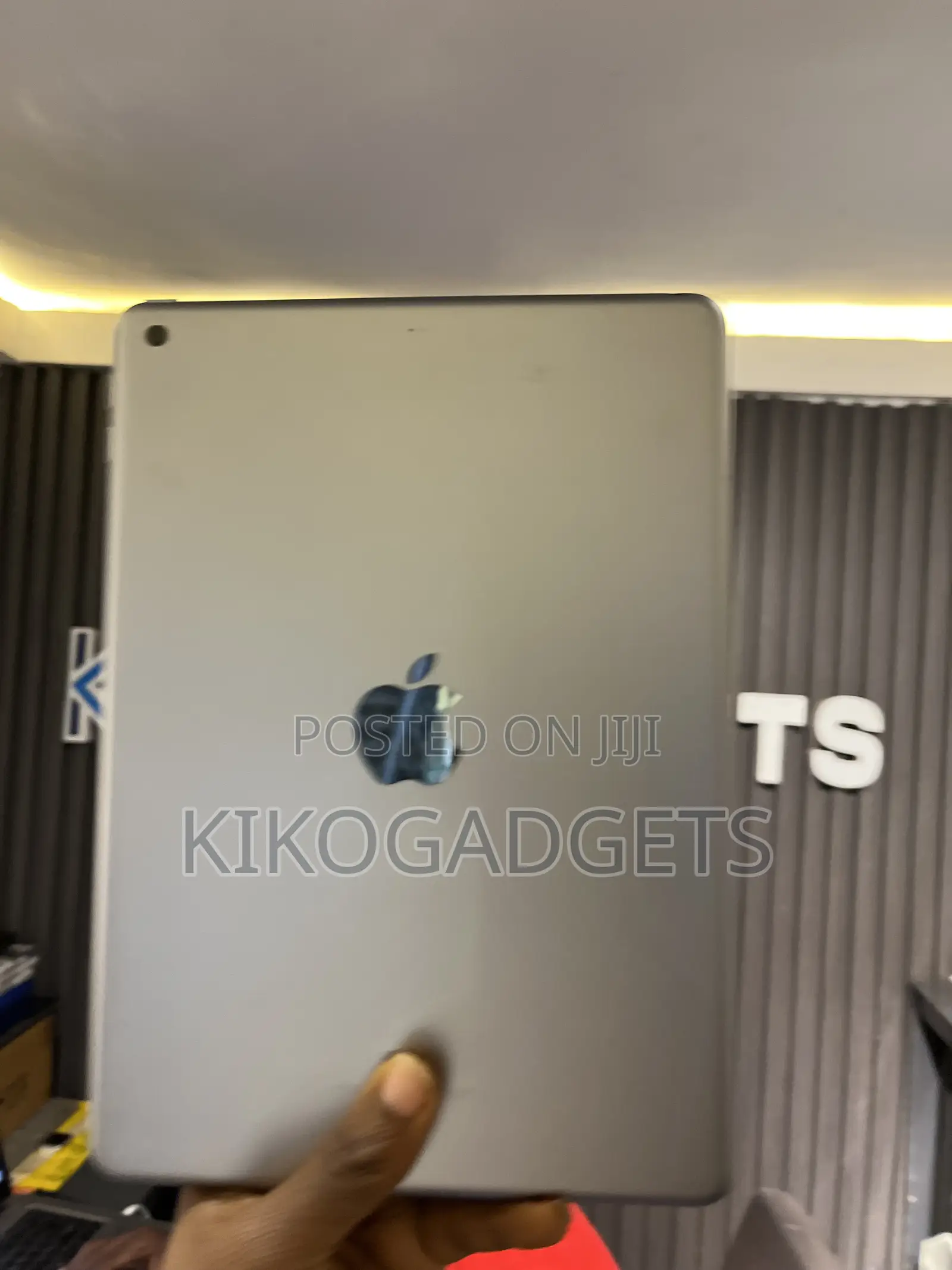 Apple iPad Wi-Fi 128 GB Gray