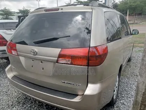 Toyota Sienna 2005 Gold