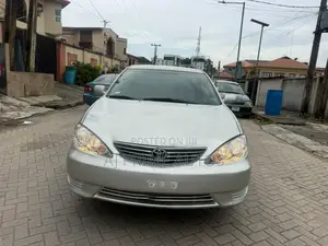 Toyota Camry LE 4dr Sedan (2.4L 4cyl 5A) 2005 Silver