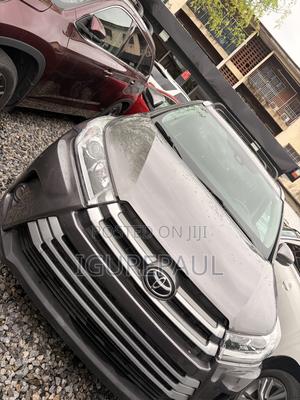 Toyota Highlander XLE 4x4 V6 (3.5L 6cyl 8A) 2017 Gray