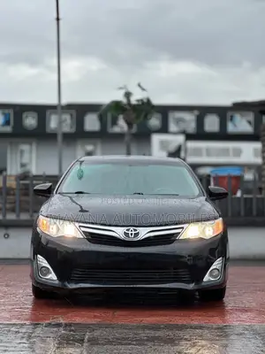 Toyota Camry XLE V6 4dr Sedan (3.5L 6cyl 6A) 2012 Black
