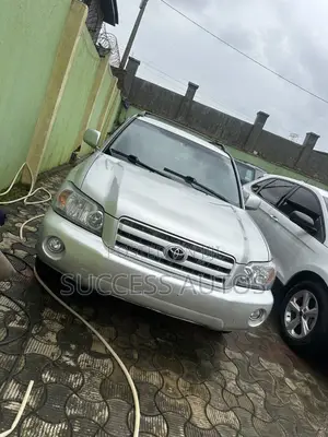 Toyota Highlander 2004 Gold