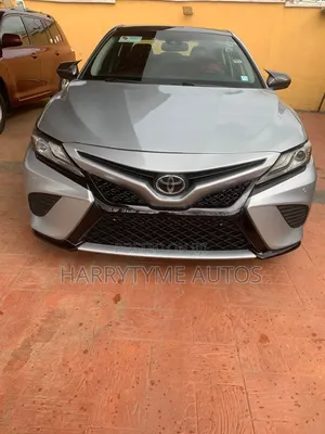 Toyota Camry 2018 Silver