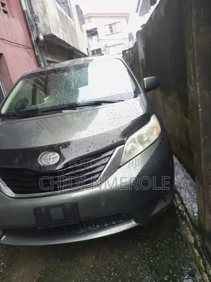 Toyota Sienna 2011 Gray