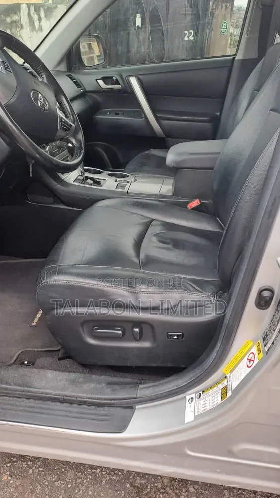 Toyota Highlander 2012 Silver