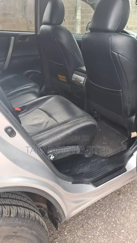 Toyota Highlander 2012 Silver