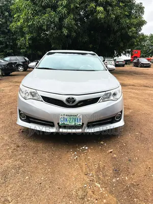 Toyota Camry SE 4dr Sedan (3.5L 6cyl 6A) 2014 Silver