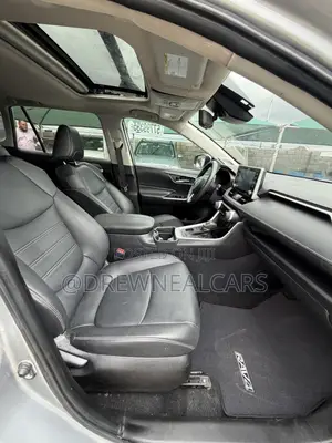 Toyota RAV4 XLE 2022 Silver