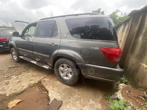 Toyota Sequoia 2005 Gray