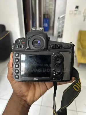 Nikon D810 Full Frame DSLR + Nikon 50mm F/1.8g Lens
