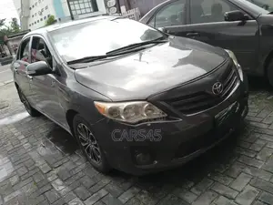 Toyota Corolla 2010 Gray
