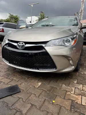 Toyota Camry SE 4dr Sedan (2.5L 4cyl 6A) 2016 Gold