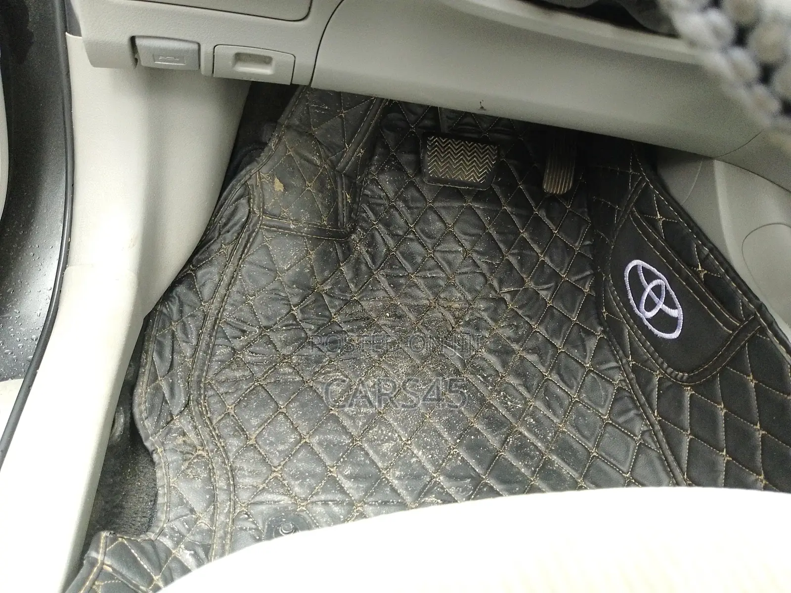 Toyota Corolla 2010 Gray