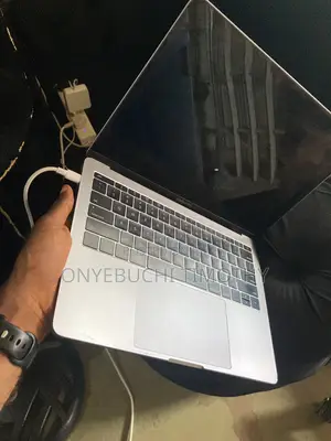 Laptop Apple MacBook Pro 2017 8GB Intel Core i5 SSD 256GB