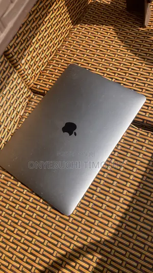 Laptop Apple MacBook Pro 2017 8GB Intel Core i5 SSD 256GB