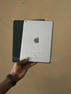 Apple iPad 9.7 128 GB Gray