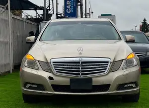 Mercedes-Benz E350 Base 4Matic Sedan AWD (3.5L 6cyl 5A) 2009 Gold