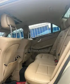 Mercedes-Benz E350 Base 4dr Sedan RWD (3.5L 6cyl 7A) 2009 Gold