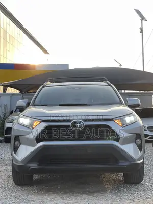 Toyota RAV4 XLE 2022 Silver