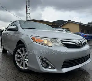Toyota Camry XLE V6 4dr Sedan (3.5L 6cyl 6A) 2013 Silver
