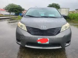 Toyota Sienna SE FWD 8-Passenger 2013 Gray